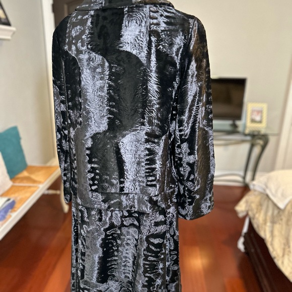 Vintage Borella Black Crushed Velvet & Fur Jacket Coat with 3/4 Sleeves. Size M - Picture 2 of 8